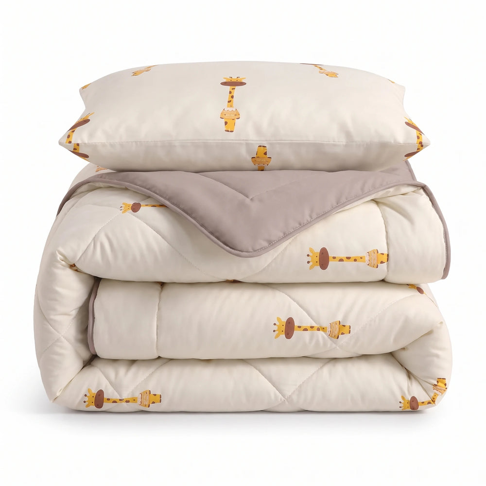 Sleeptime kinderdekbed zonder overtrek Giraf beige gevouwen met kussensloop