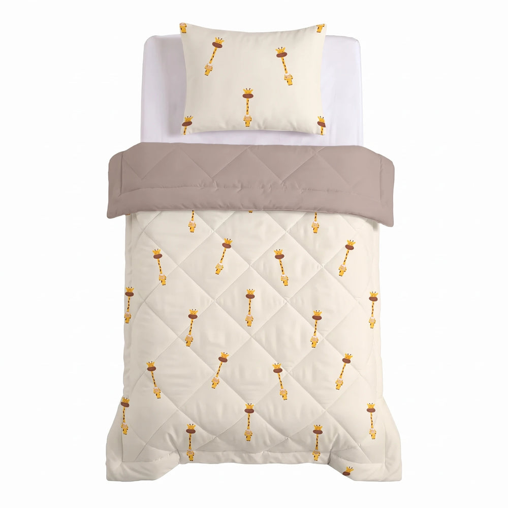 Sleeptime kinderdekbed zonder overtrek Giraf beige bovenaanzicht met kussensloop