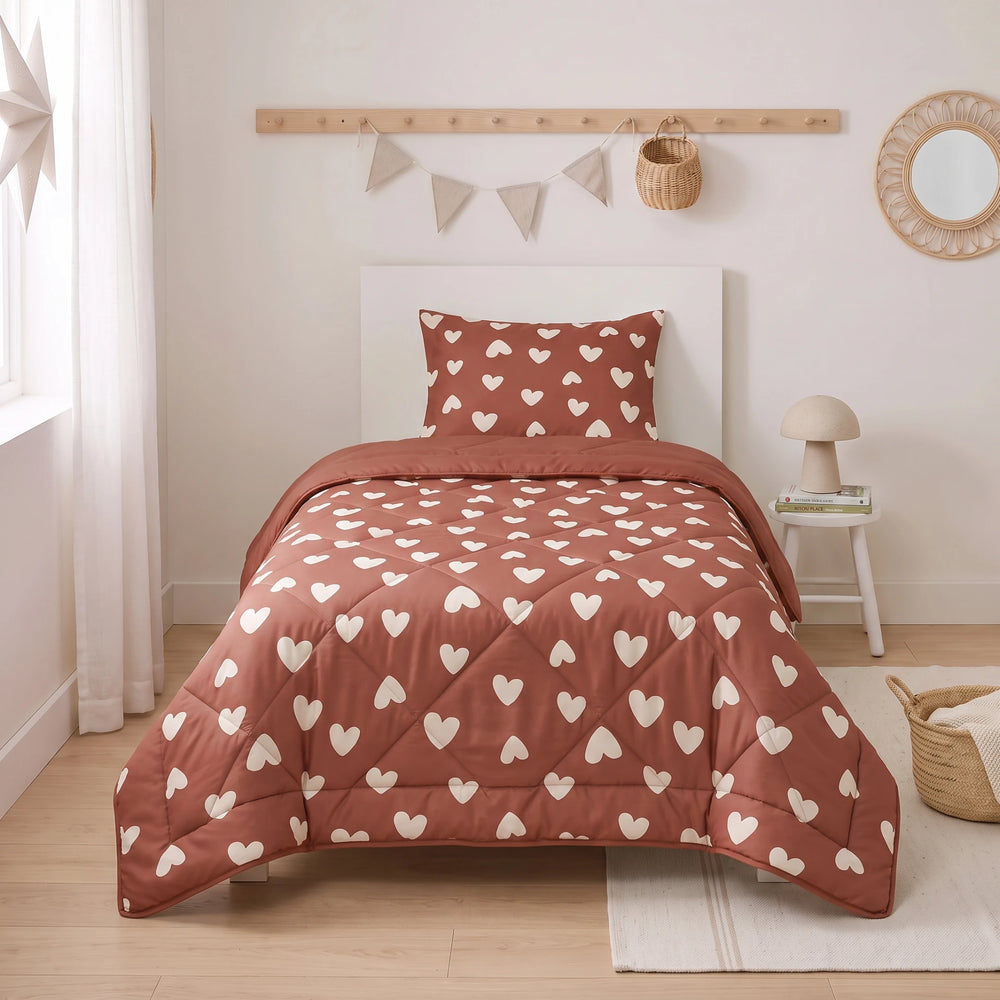 Sleeptime kinderdekbed zonder overtrek Hartjes rood in de kinderkamer
