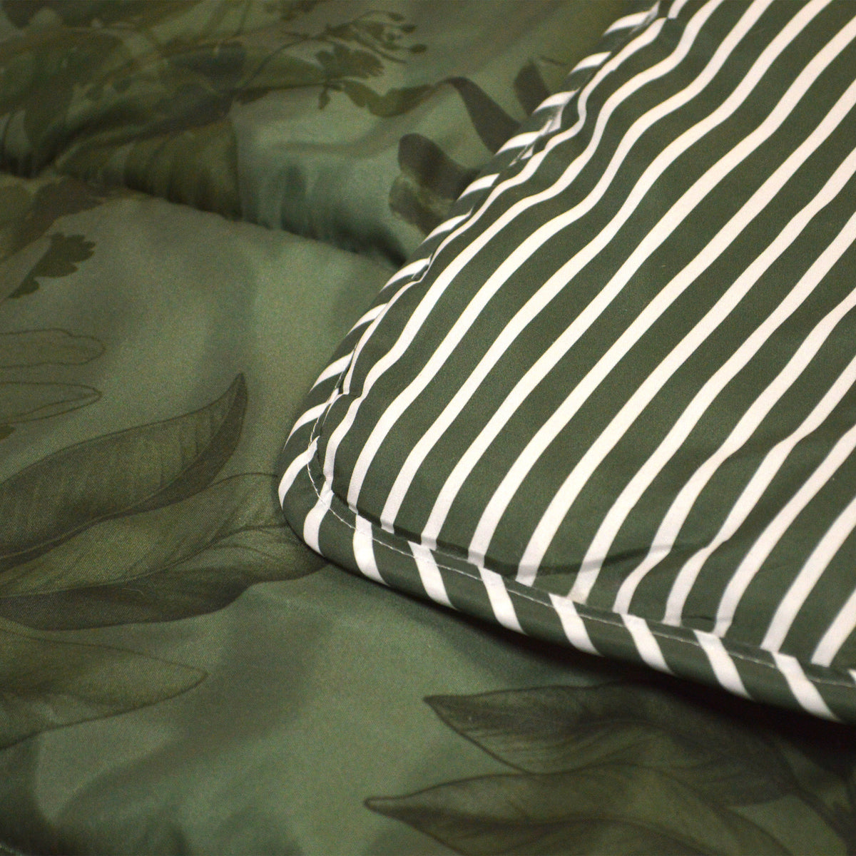 Easy dekbed en overtrek in 1 - Green Woods - 300gsm