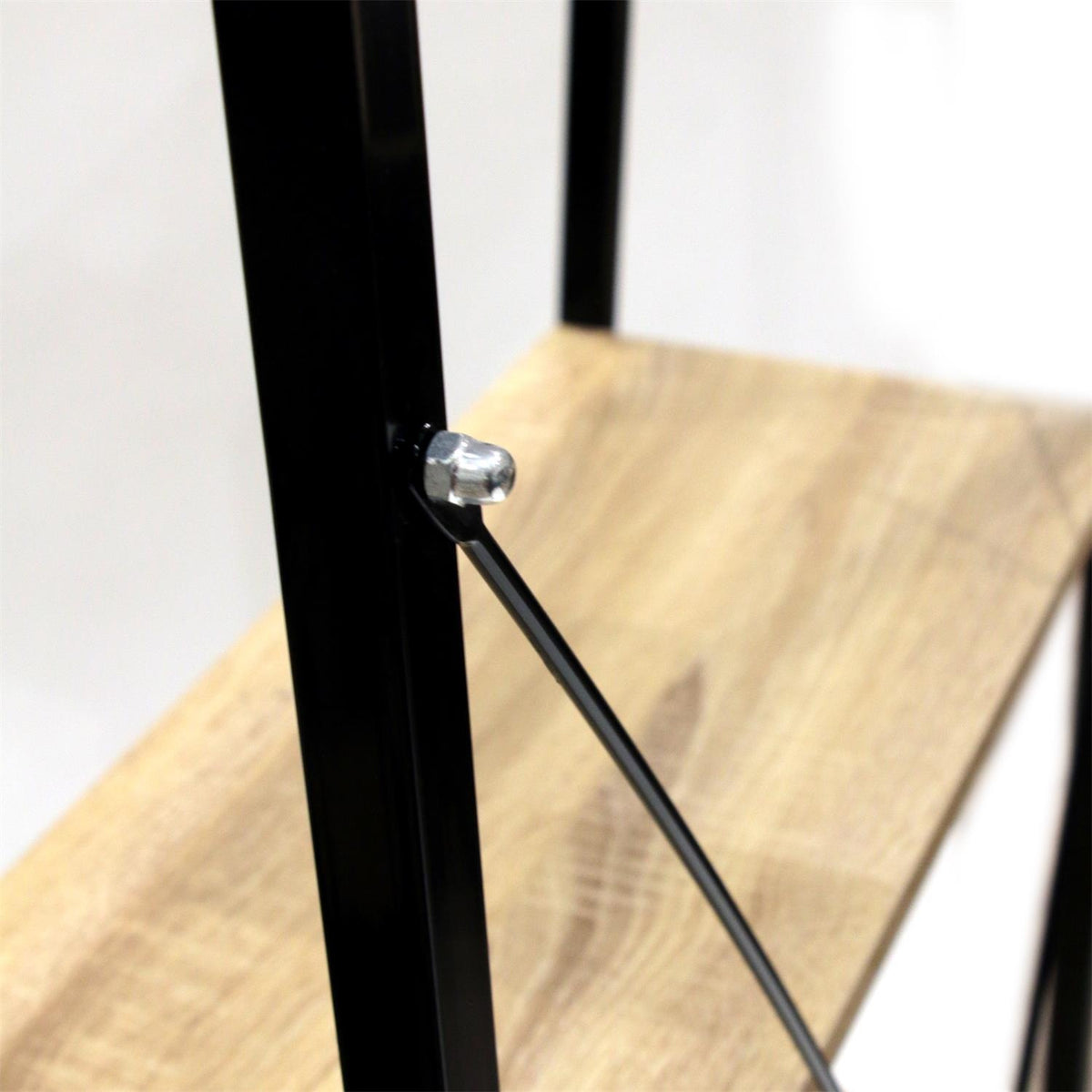 Wandrek met 4 lagen - houten planken met zwart metalen frame