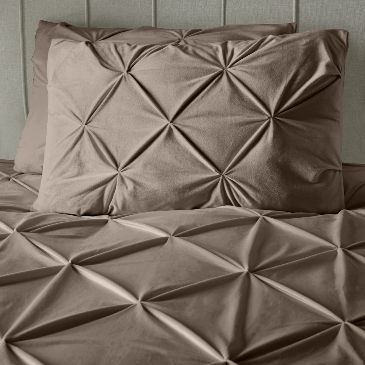 Sleeptime dekbedovertrek Pintuck - taupe - Velvet - 1-persoons (140x220 + 60x70 cm)