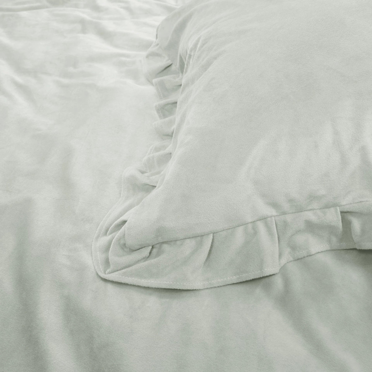Sleeptime dekbedovertrek ruffles - cappuccino wit - velvet