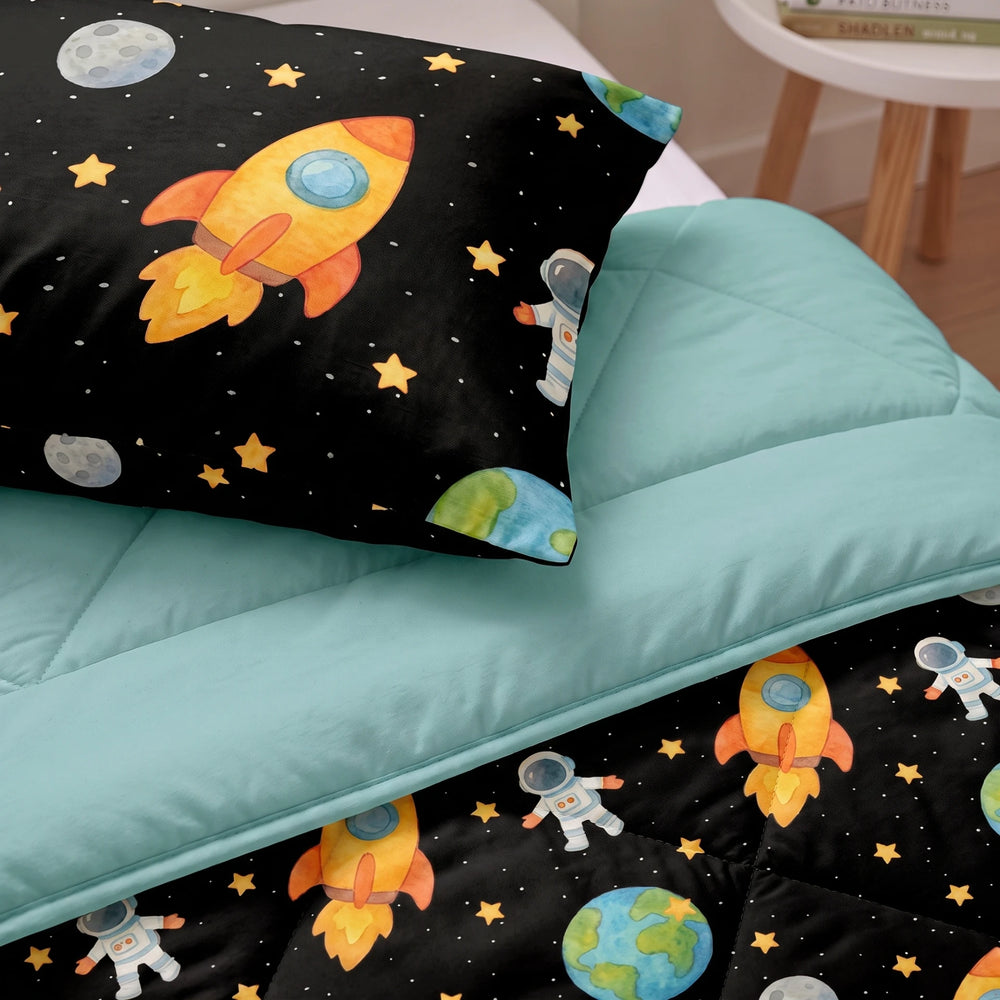 Sleeptime kinderdekbed zonder overtrek Astronaut zwart close-up met kussensloop