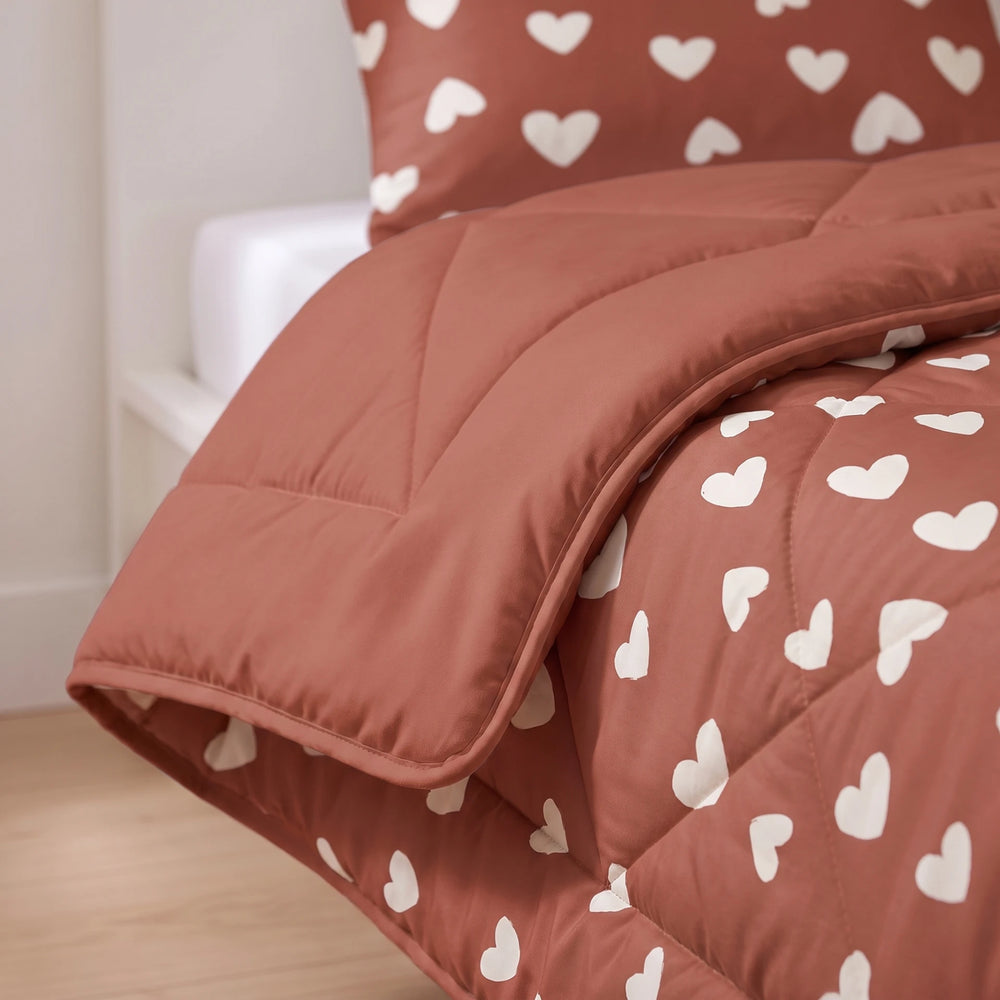 Sleeptime kinderdekbed zonder overtrek Hartjes rood detail van de rand