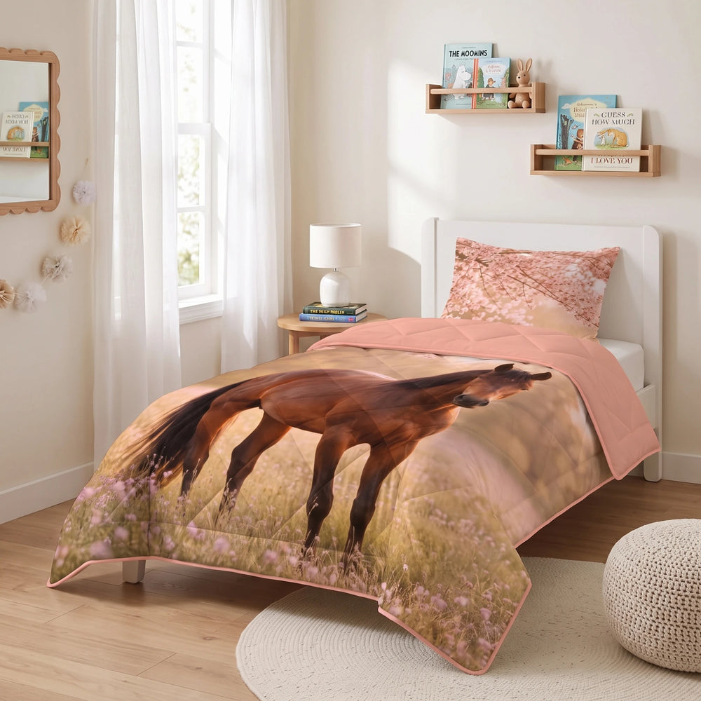 Sleeptime kinderdekbed zonder overtrek Paard roze opgemaakt in de kinderkamer