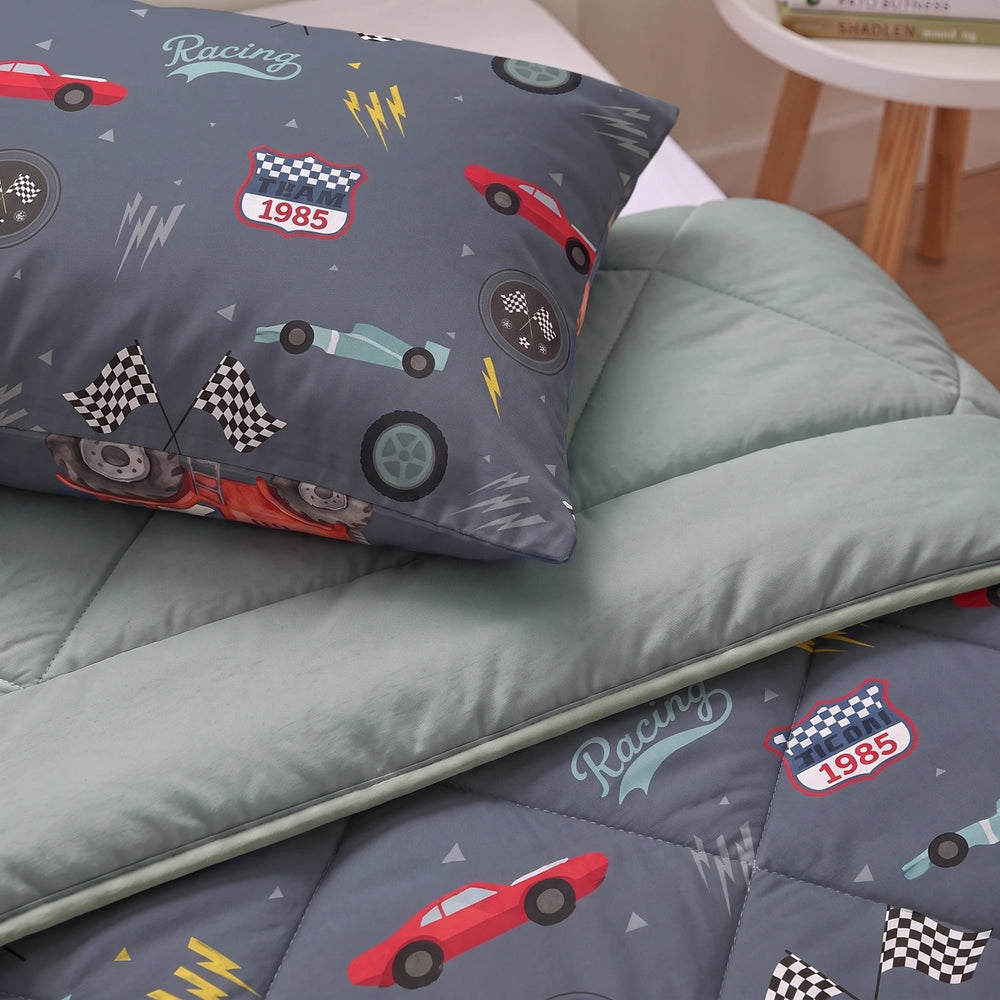 Sleeptime kinderdekbed zonder overtrek Race auto blauw close-up met kussensloop