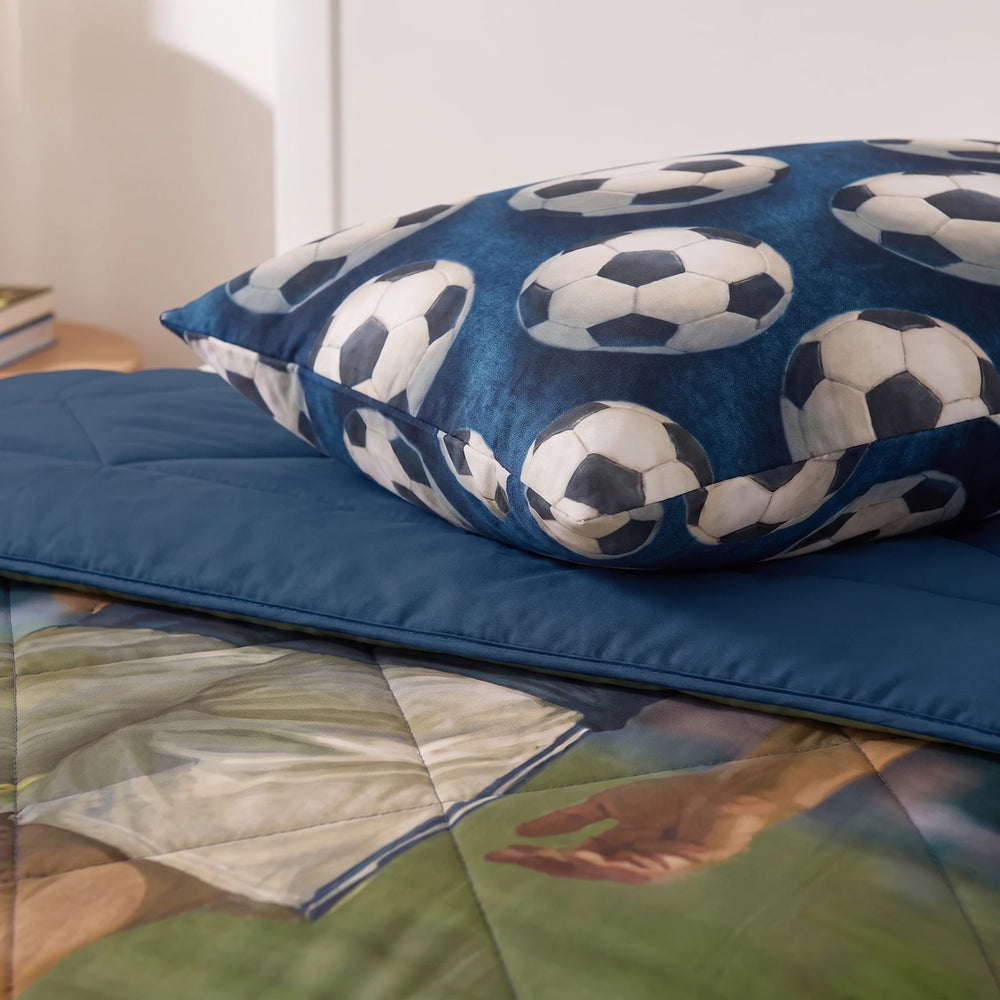 Sleeptime kinderdekbed zonder overtrek Voetbalster blauw close-up met kussensloop